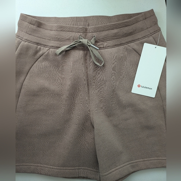 lululemon athletica Pants - NWT Lululemon Scuba High-Rise Short 5"